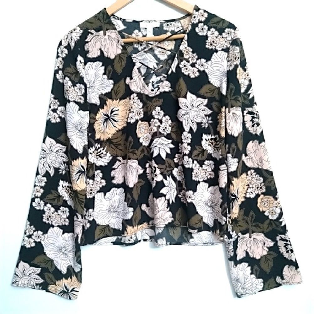 Leith Black Boho Floral V-neck Bell Sleeves - XS